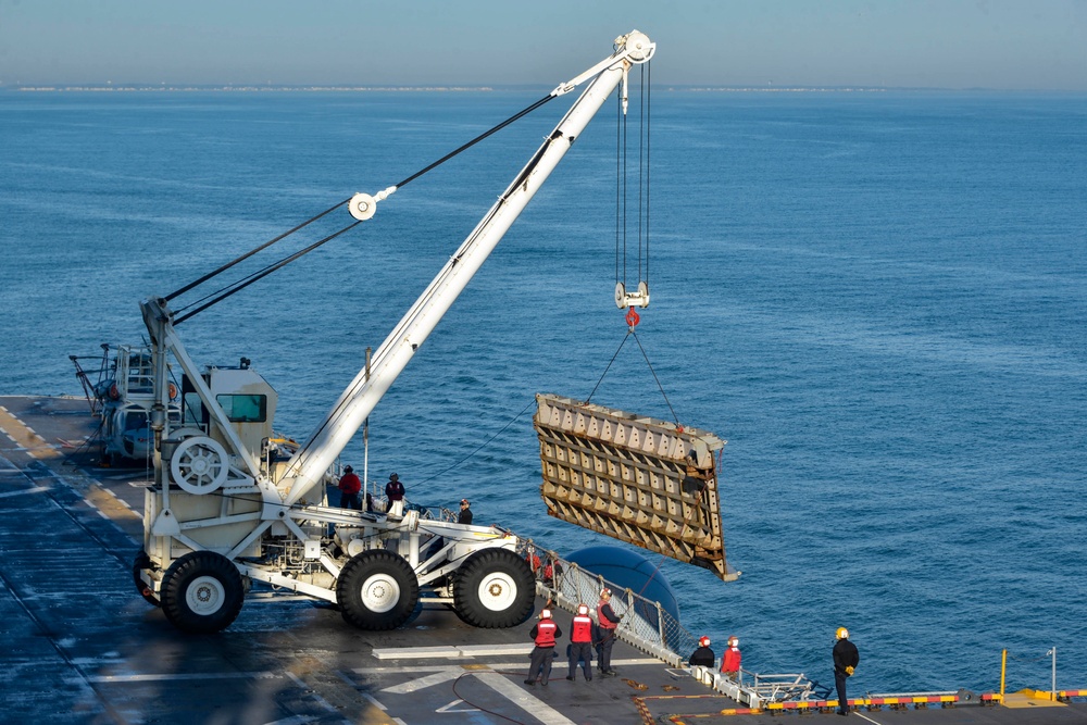 USS Iwo Jima (LHD 7) Conducts Combined COMPTUEX