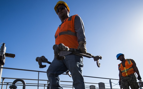 Hurricane Maria: USNS Brittin arrives in Ponce