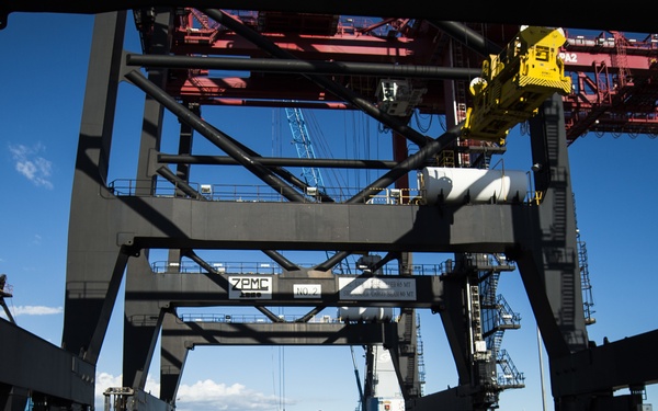 Hurricane Maria: USNS Brittin arrives in Ponce