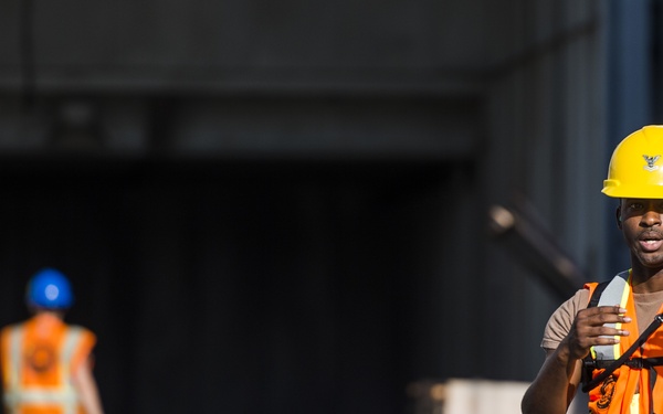 Hurricane Maria: USNS Brittin arrives in Ponce