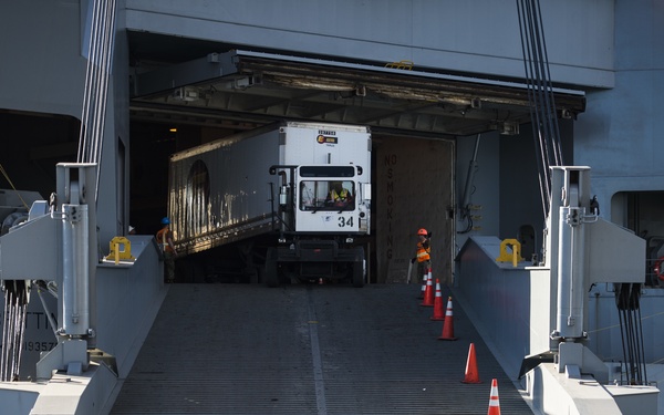 Hurricane Maria: USNS Brittin arrives in Ponce