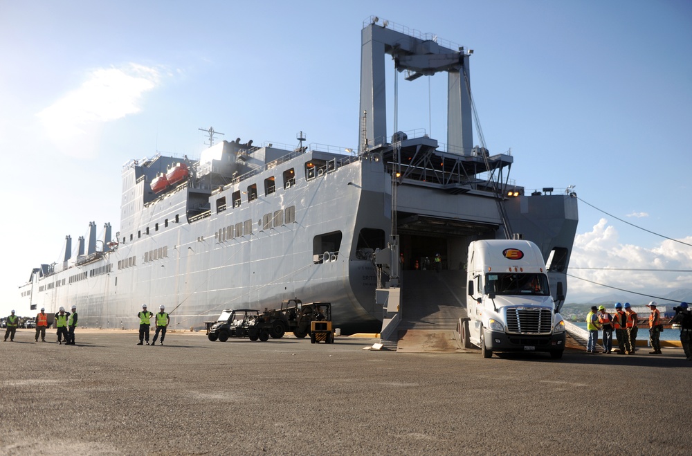 USNS Brittin arrives in PR with largest FEMA shipment yet