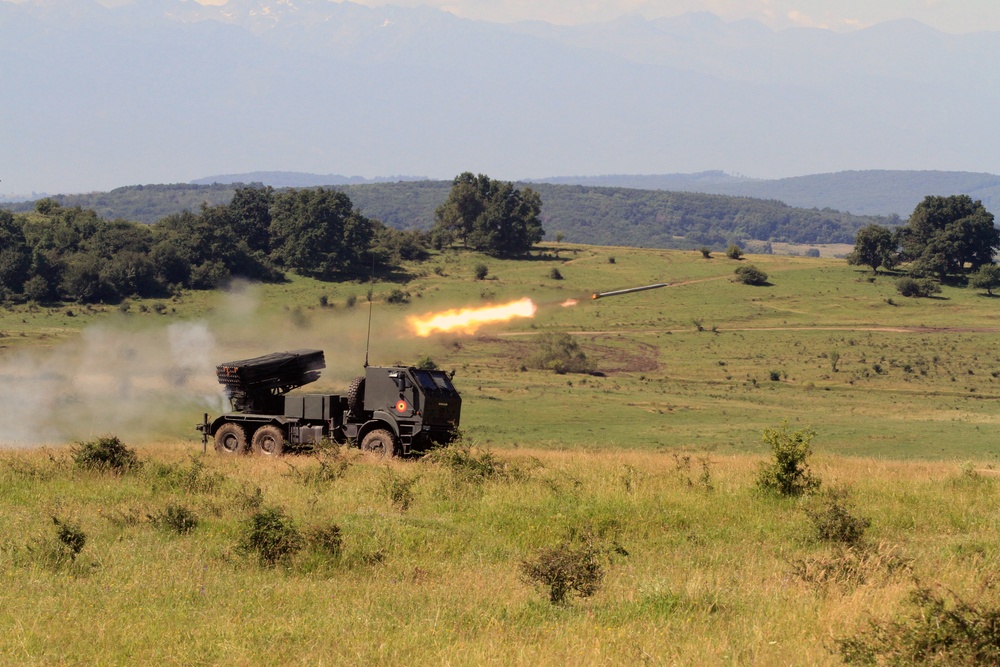 SD Guard artillery unit trains in Romania during Saber Guardian