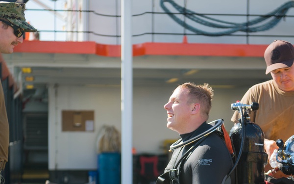 Navy Diver's Underwater Rescue Training