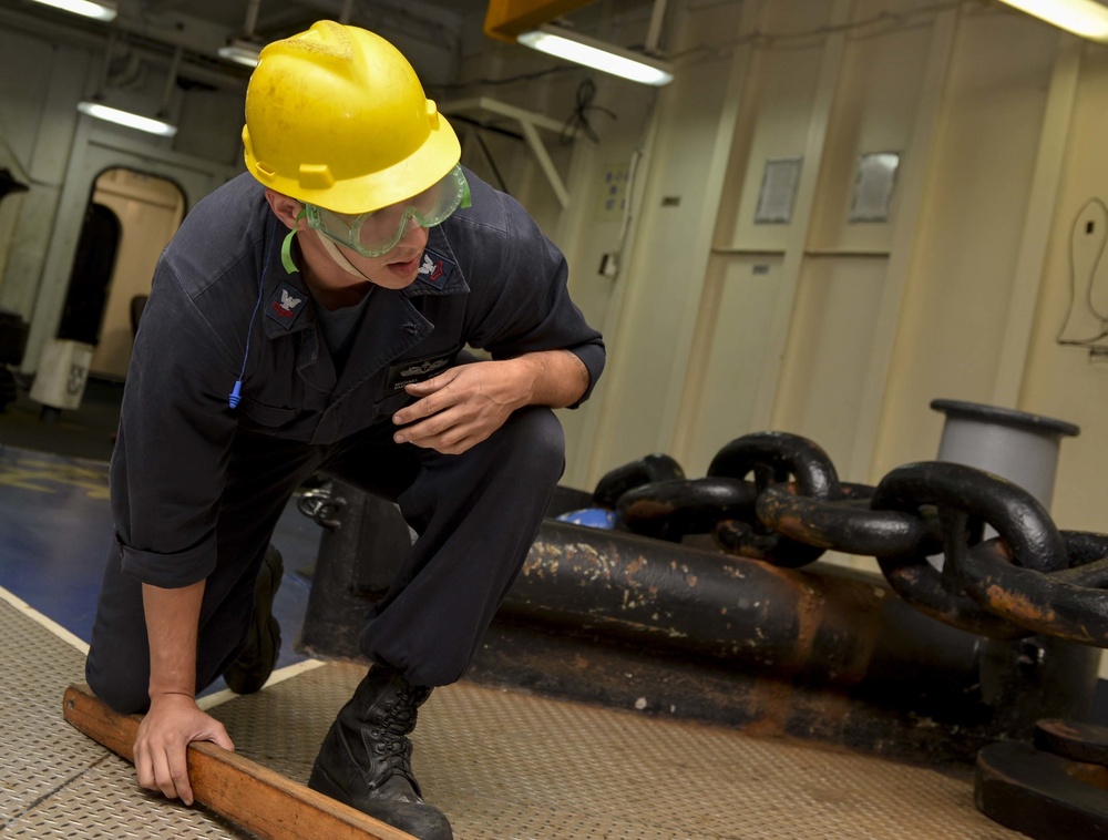 USS Iwo Jima (LHD 7) Conducts Operations at Anchor During Combined COMPTUEX