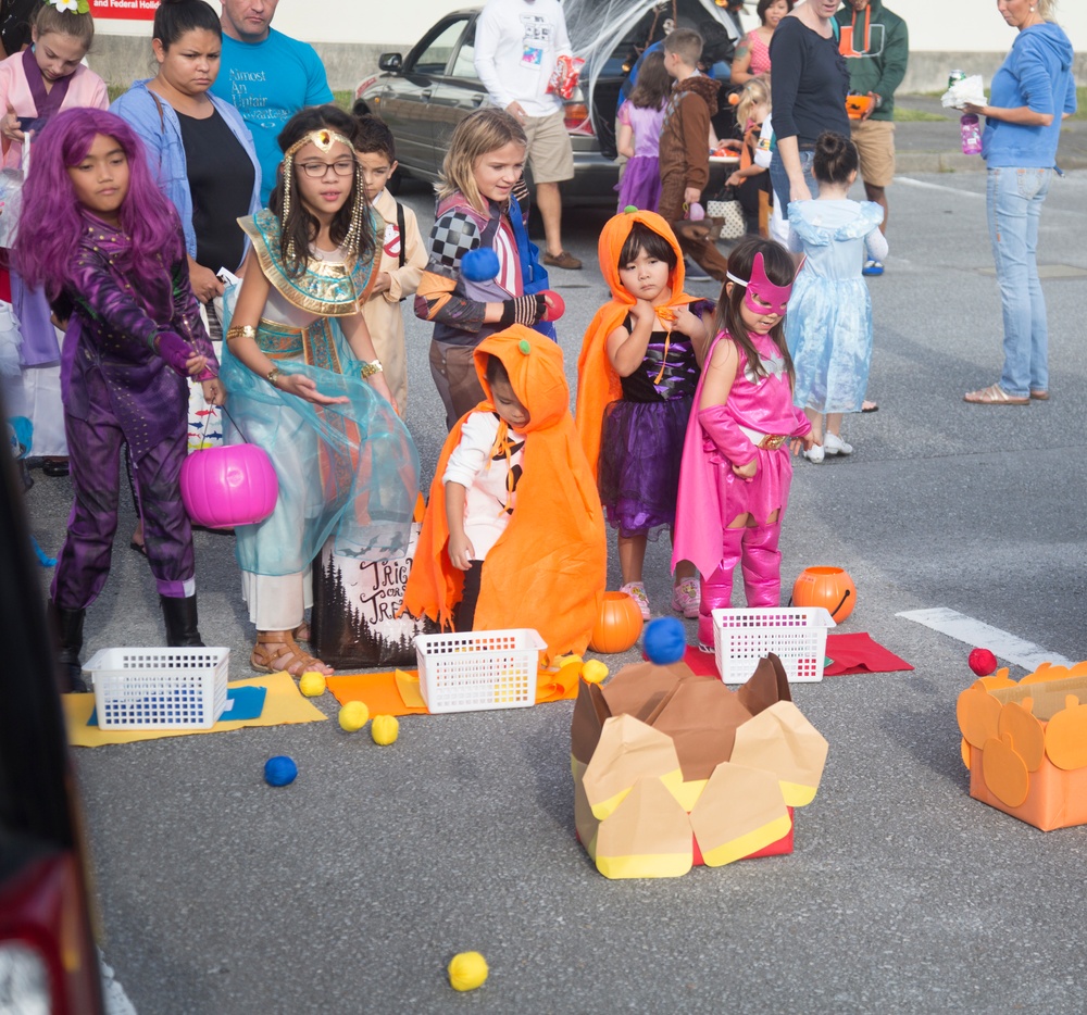 Marine Logistics Group Chaplains host a Halloween Trunk or Treat
