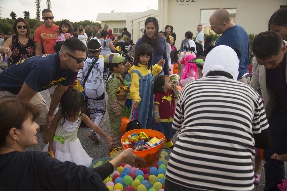 Marine Logistics Group Chaplains host a Halloween Trunk or Treat