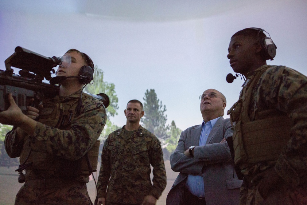 Lt. Gen. Steele (ret) Is Given A Tour of 2d LAAD Simulator