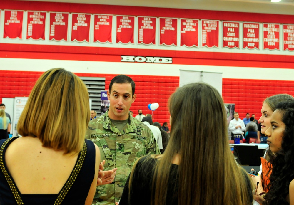 U.S. Army Reserve Soldiers help students explore career options
