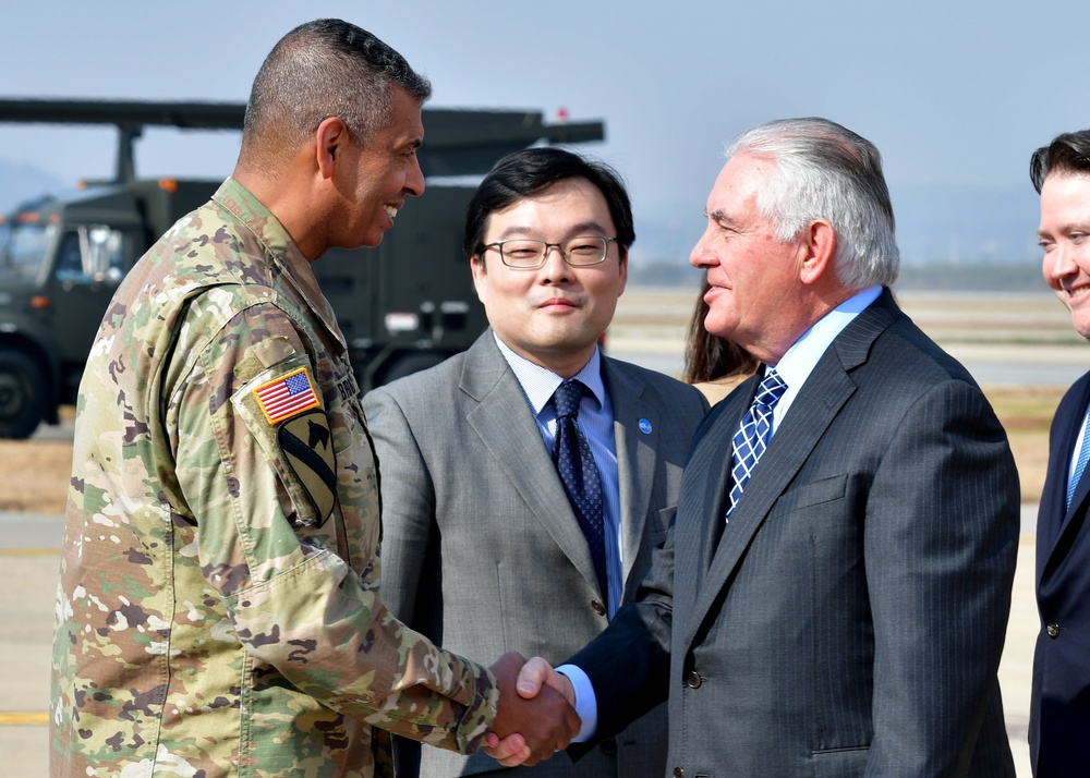 Secretary of State meets with USFK commander