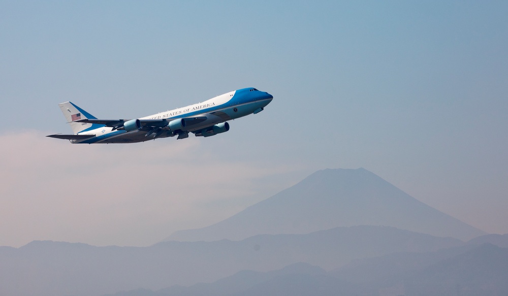 Air Force One takes off from Yokota