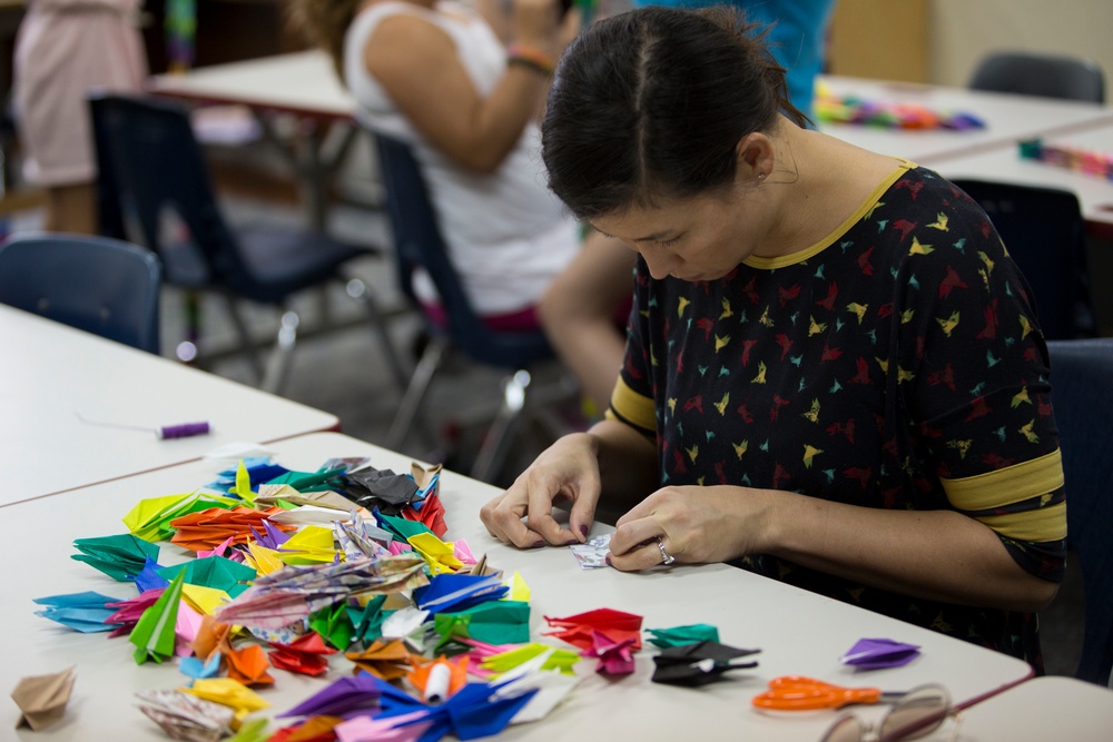 Kinser Elementary School gives 1,000 Cranes of Hope to Antilles Elementary School