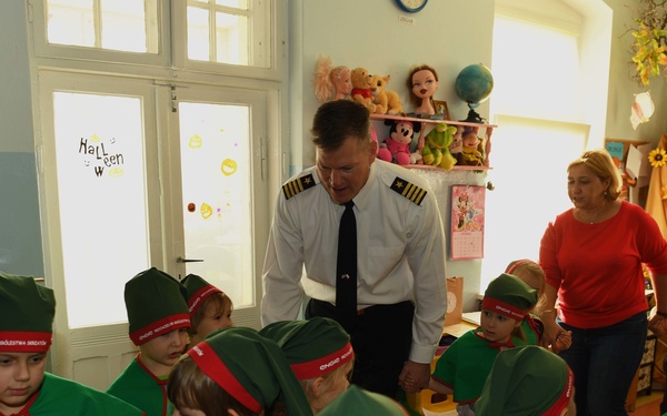 Sailors from Naval Support Facility (NSF) Redzikowo visit a local school in Slupsk, Poland