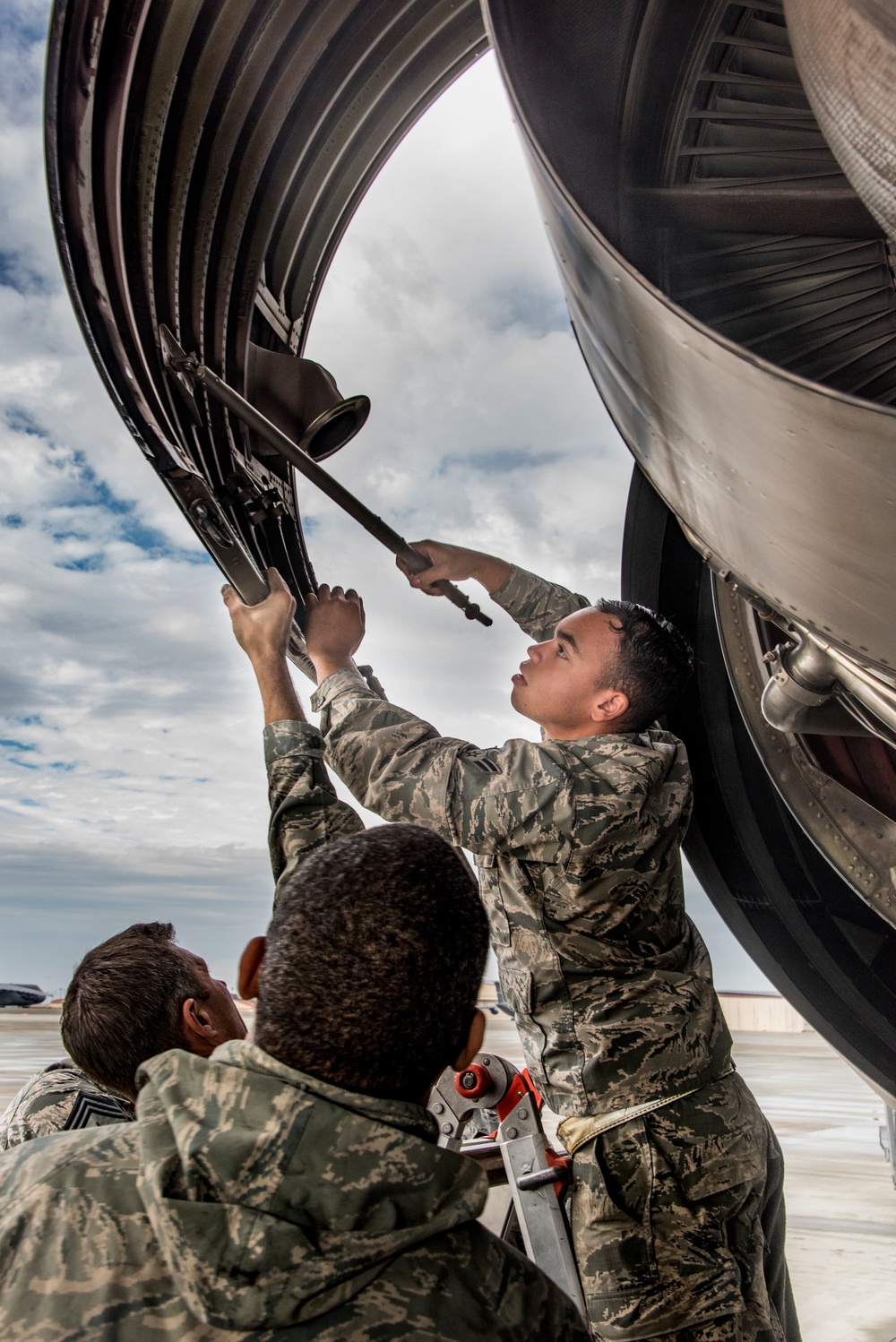 Wing Leadership Rounds, 660th AMXS