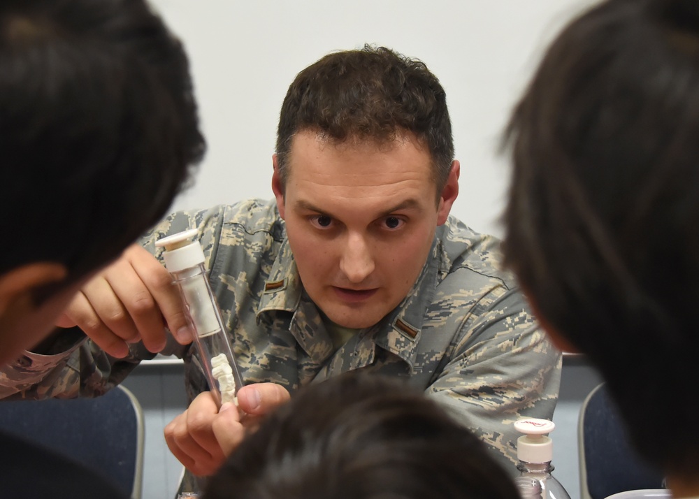 Los Angeles Air Force Base participates in STEM event at Pt. Vicente Elementary School
