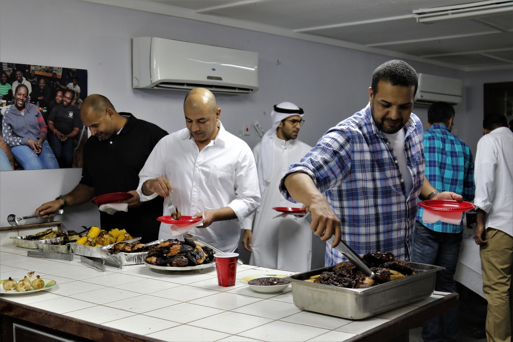U.S., Kuwaiti militaries bond over barbecue