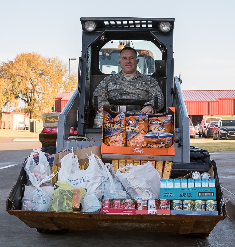 138FW Helps Guard Families in Need
