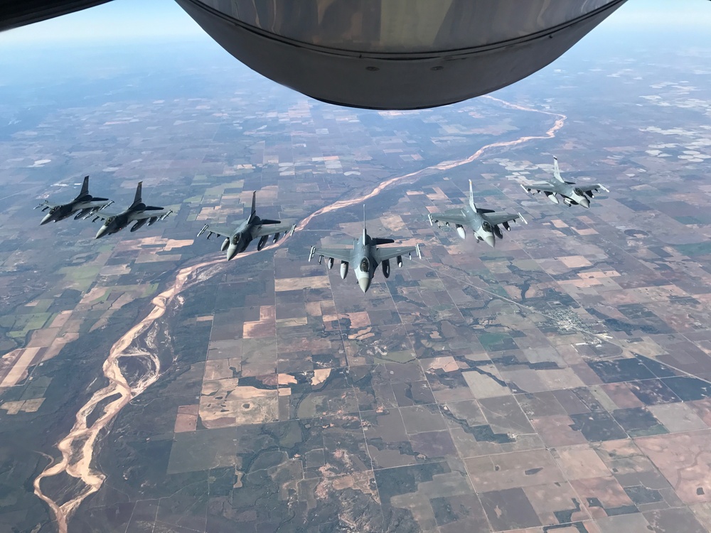 465th ARS refuels Fighting Falcons