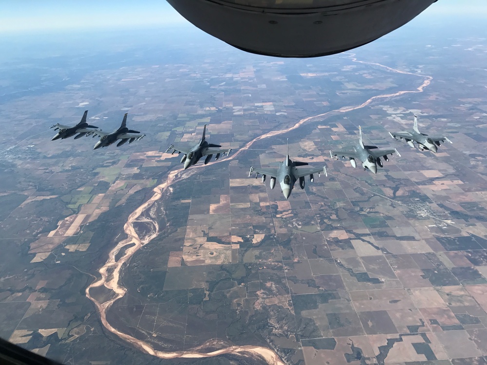 465th ARS refuels Fighting Falcons