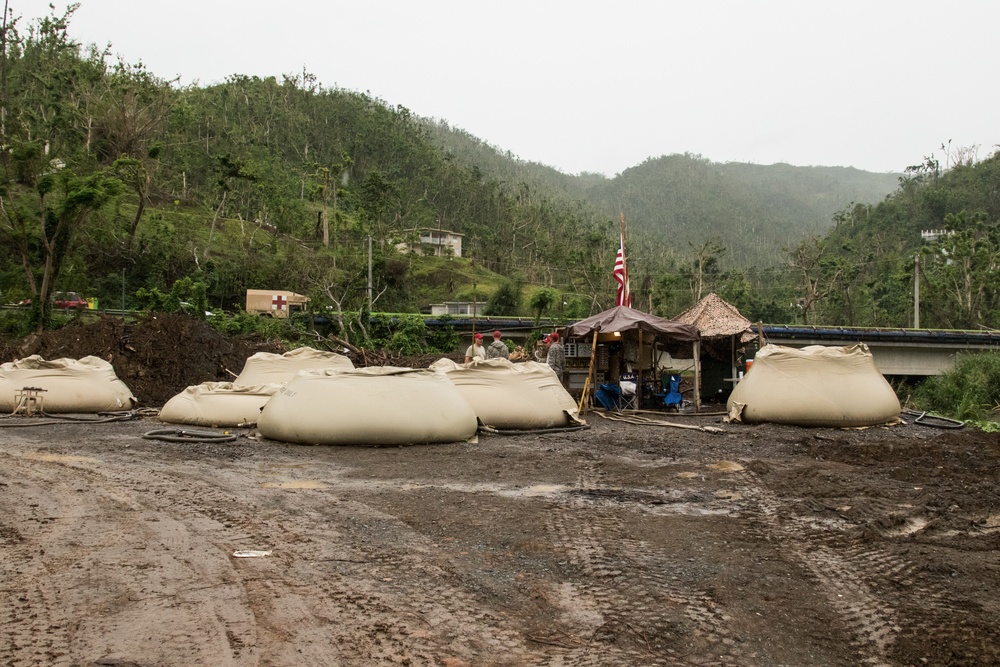 Soldiers supply purified water to Naranjito