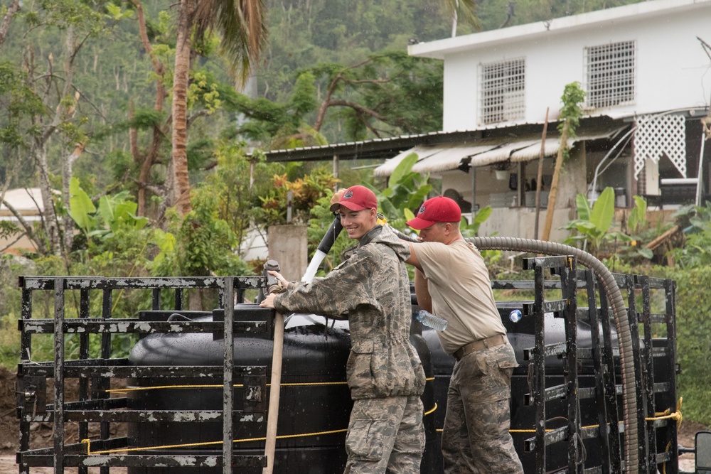 Soldiers supply purified water to Naranjito