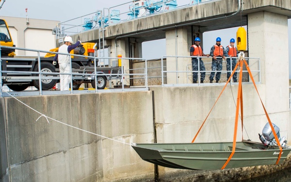 MCAS Iwakuni Harbor Ops conducts facilities-response training