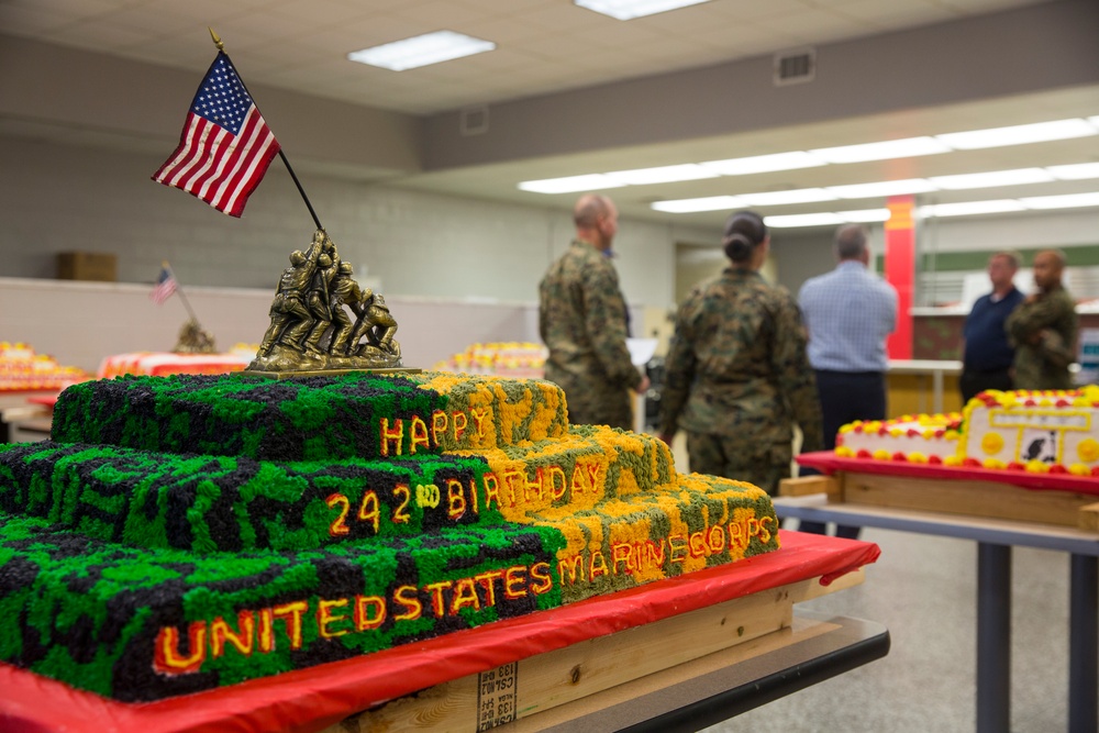 Cake decorating competition at New River