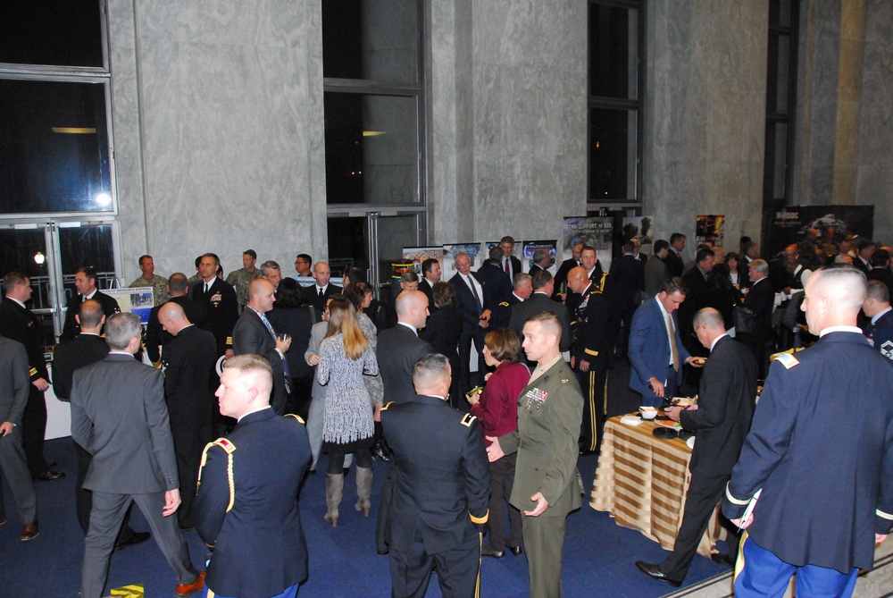 Congressional and military leaders view exhibits