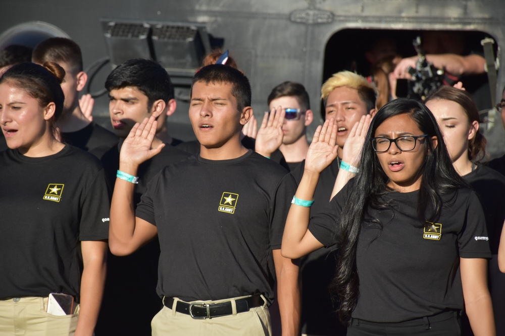 Phoenix Recruiting Battalion conducts mass enlistment at NFL game