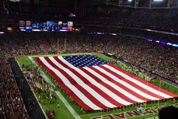 Phoenix Recruiting Battalion conducts mass enlistment at NFL game