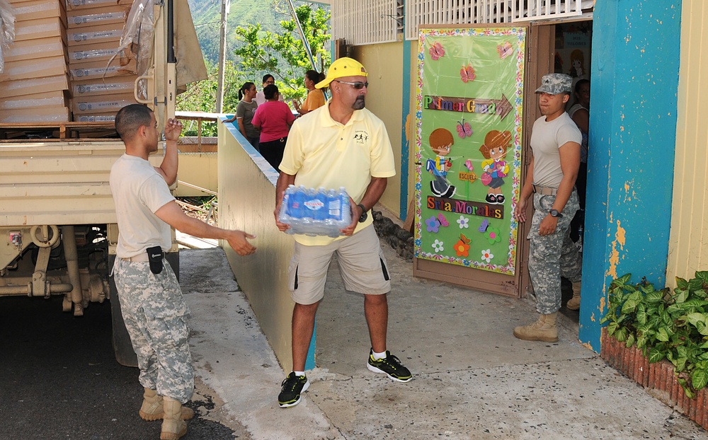 Food and water for the children in Orocovis