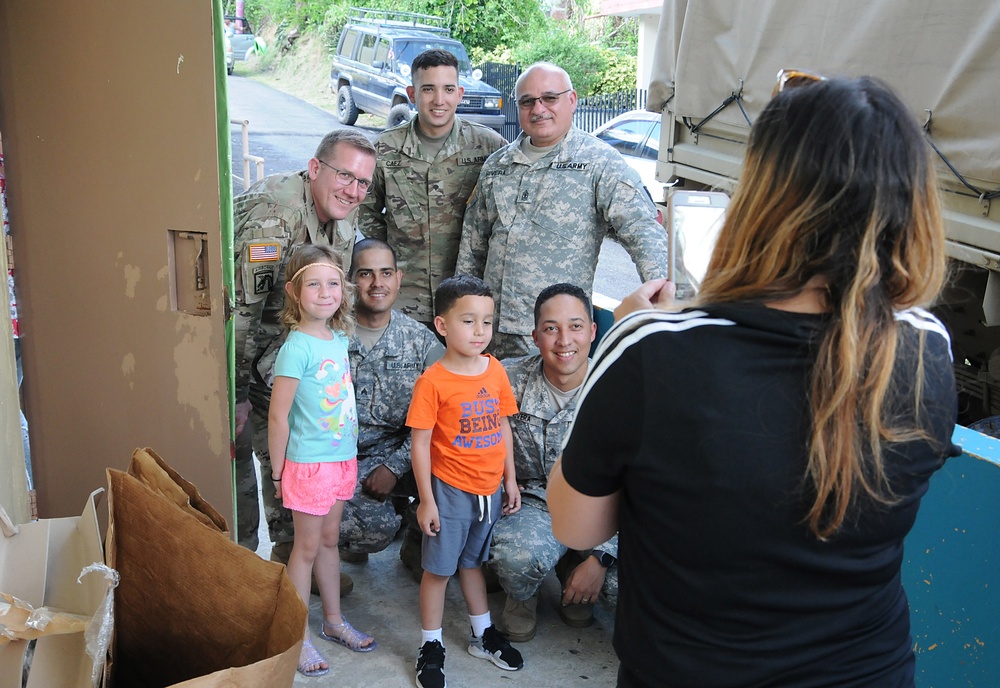 Food and water for the children in Orocovis