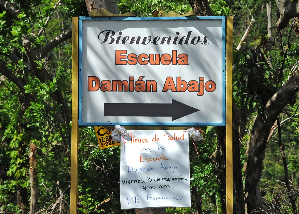 Food and water for the children in Orocovis