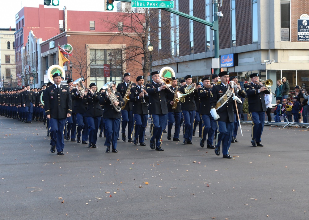 Parade salutes veterans, 4ID centennial