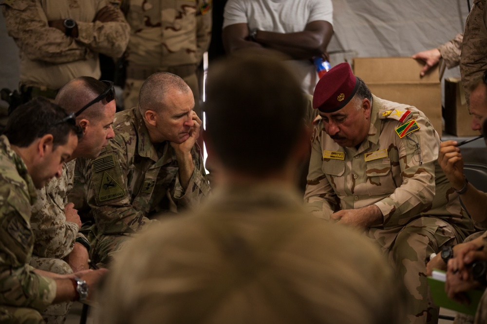 U.S. Army Maj. Gen. White meets with ISF leadership near Al Qaim, Iraq