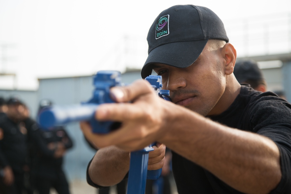 Spanish CJTF-OIR Coalition trainers instruct Iraqi Border Guard recruits