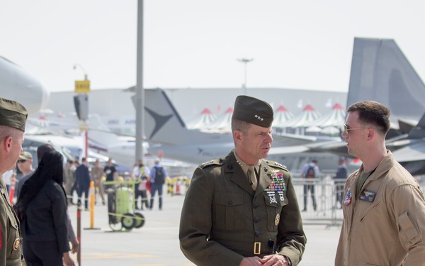 MARCENT Commander visits service members during Dubai Airshow