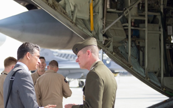 MARCENT Commander visits service members during Dubai Airshow