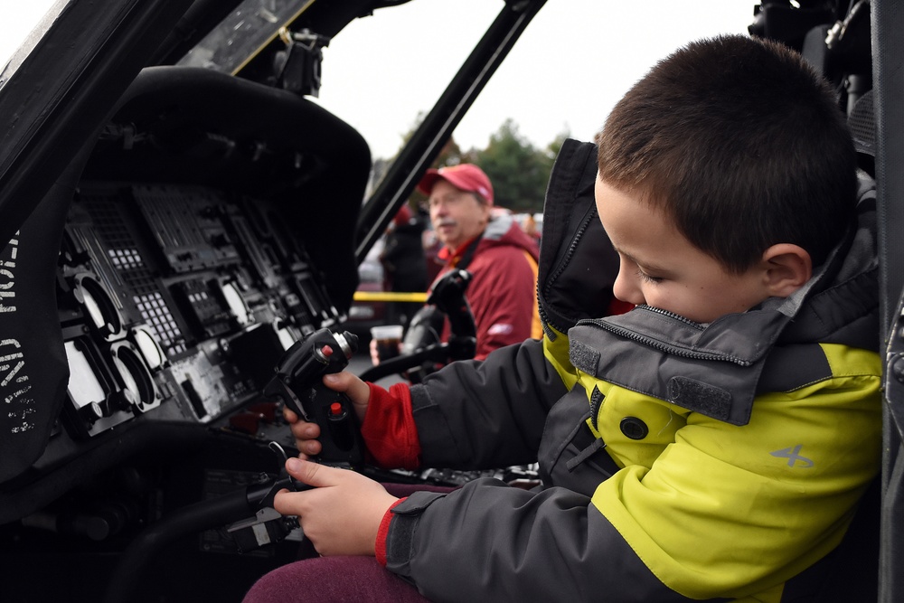 Future Soldiers enlist during NFL’s Salute To Service weekend