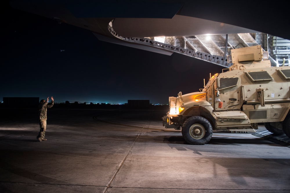 816th EAS Moves Cargo to Iraq and Syria