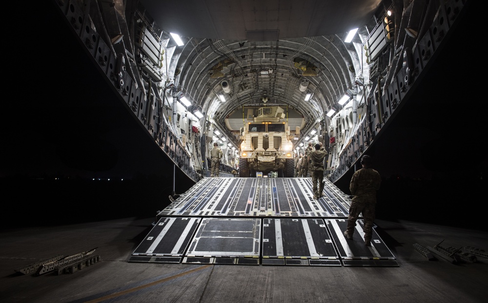 816th EAS Moves Cargo to Iraq and Syria
