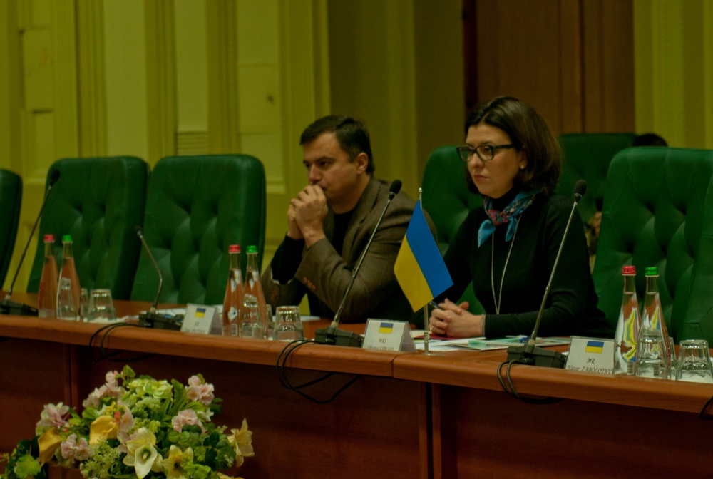 Ukrainian parliament members meet with military
