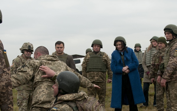 Ukrainian parliament members meet with military