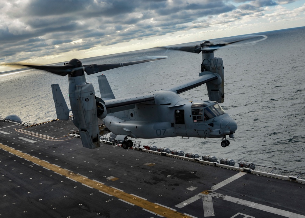 USS Iwo Jima (LHD 7) Conducts Combined COMPTUEX