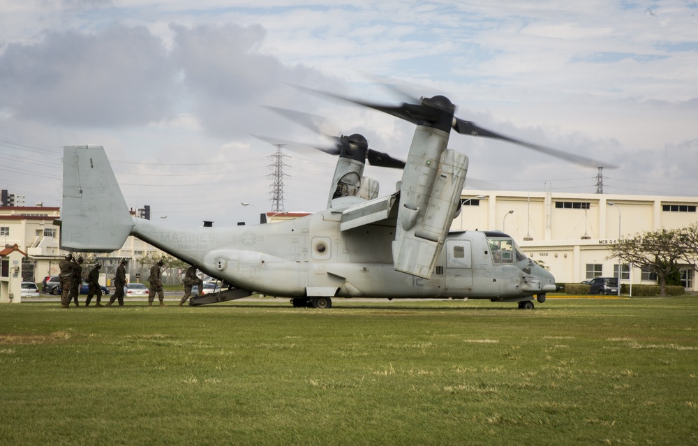 U.S. Ambassador to Japan visits 1st MAW Marines in Okinawa