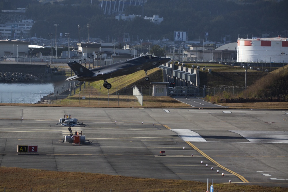 Remaining F-35B Lightning ll aircraft with VMFA-121 arrive at MCAS Iwakuni