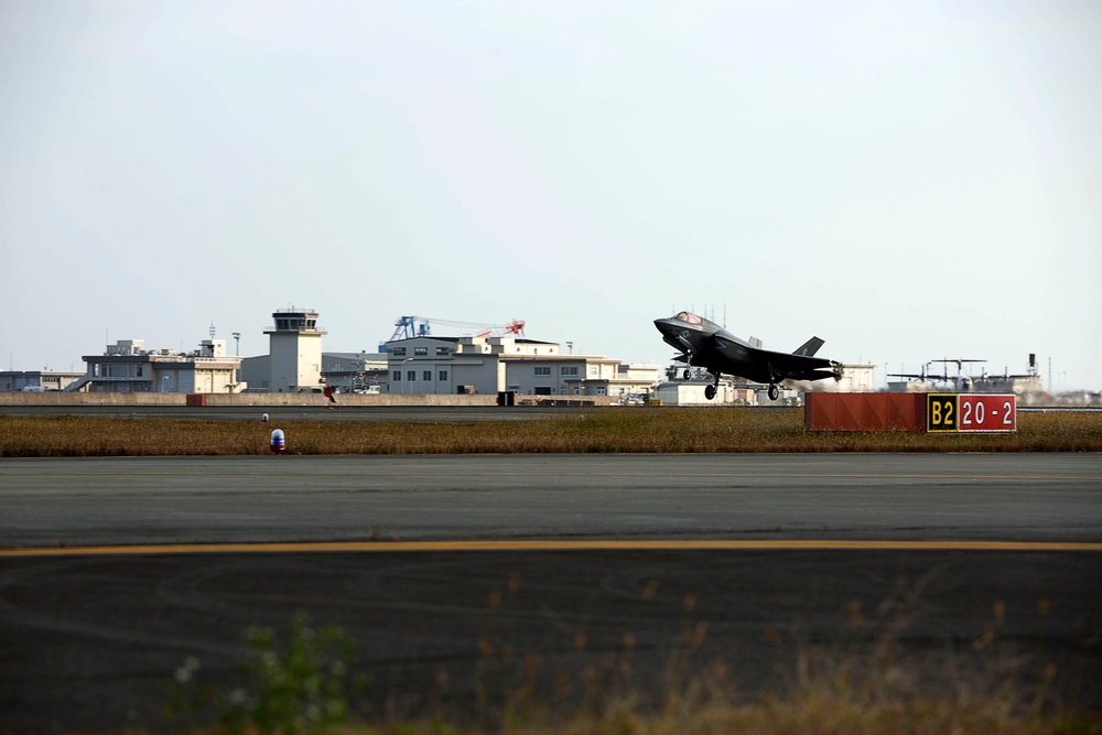 Remaining F-35B Lightning II aircraft with VMFA-121 arrive at MCAS Iwakuni