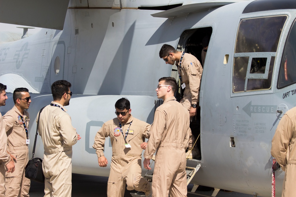 15th MEU shows off aircraft during Dubai Airshow