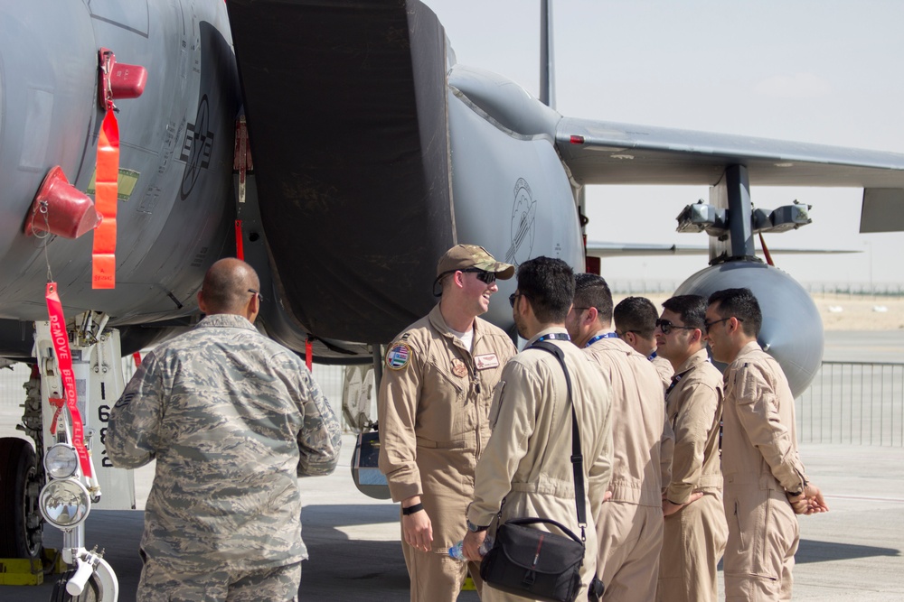 15th MEU shows off aircraft during Dubai Airshow