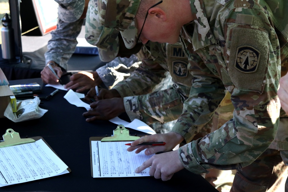 Marne Soldiers Compete in the SFC Thornsbury Obstacle Course Competition during MarneWeek 2017